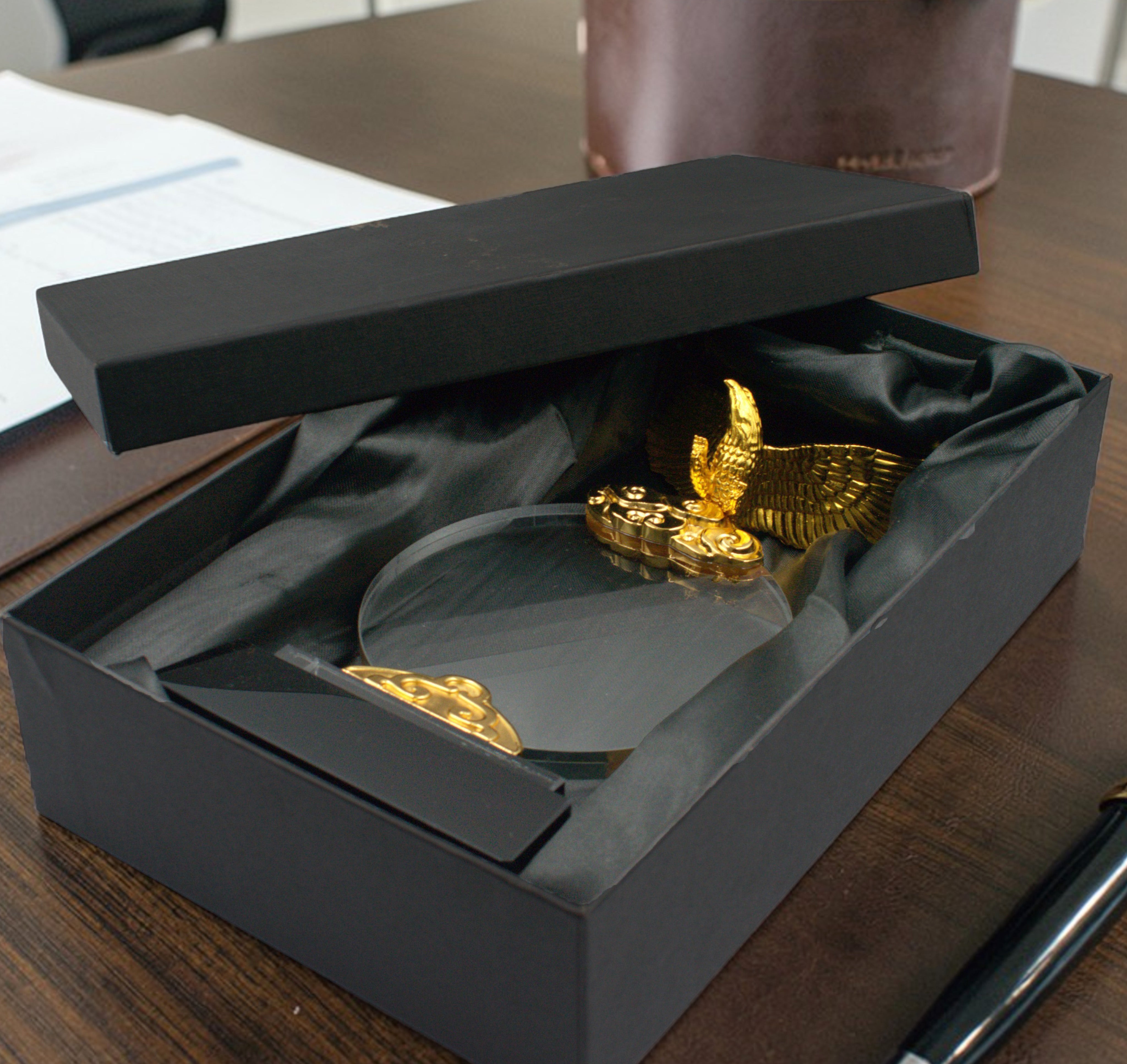 EAGLE CRYSTAL TROPHY DESIGN WITH A BLACK BASE ( LCR002 )