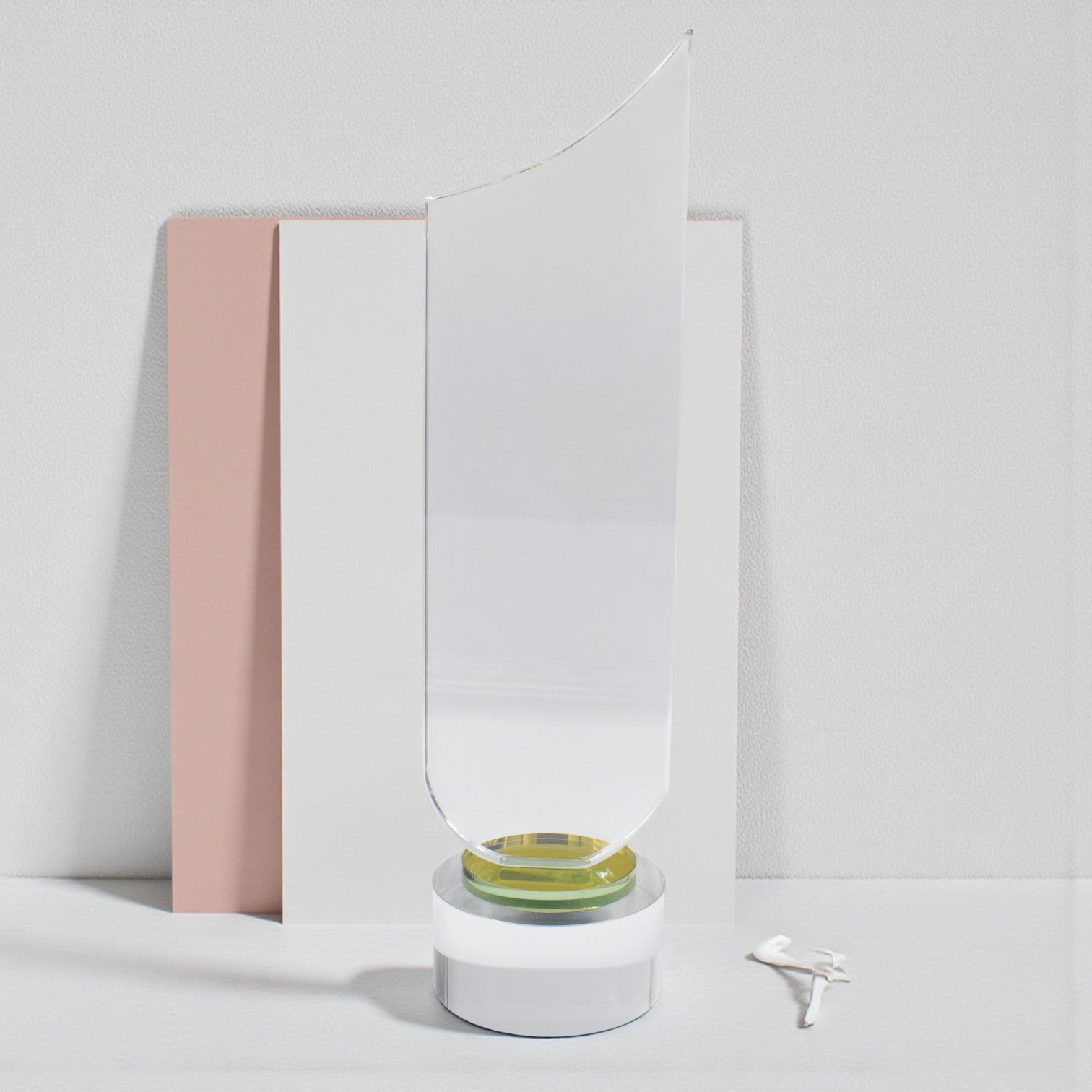 CLEAR GLASS CRYSTAL TROPHY WITH  OPAQUE WHITE BASE AND A GREEN ACCENT RING-F2-HK