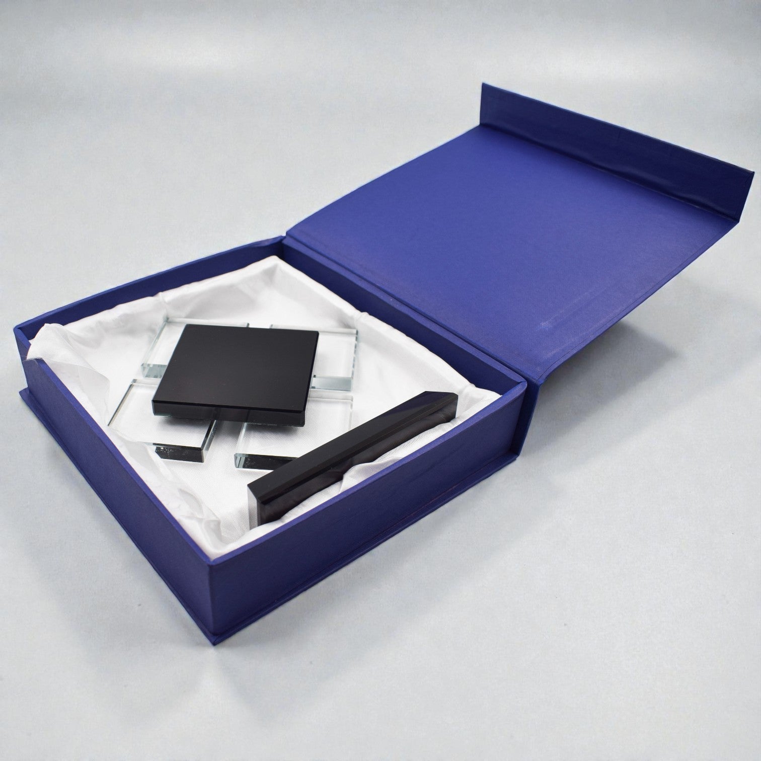 UNIQUE, MULTI-LAYERED SQUARE PATTERN IN CLEAR CRYSTAL TROPHY HK-B