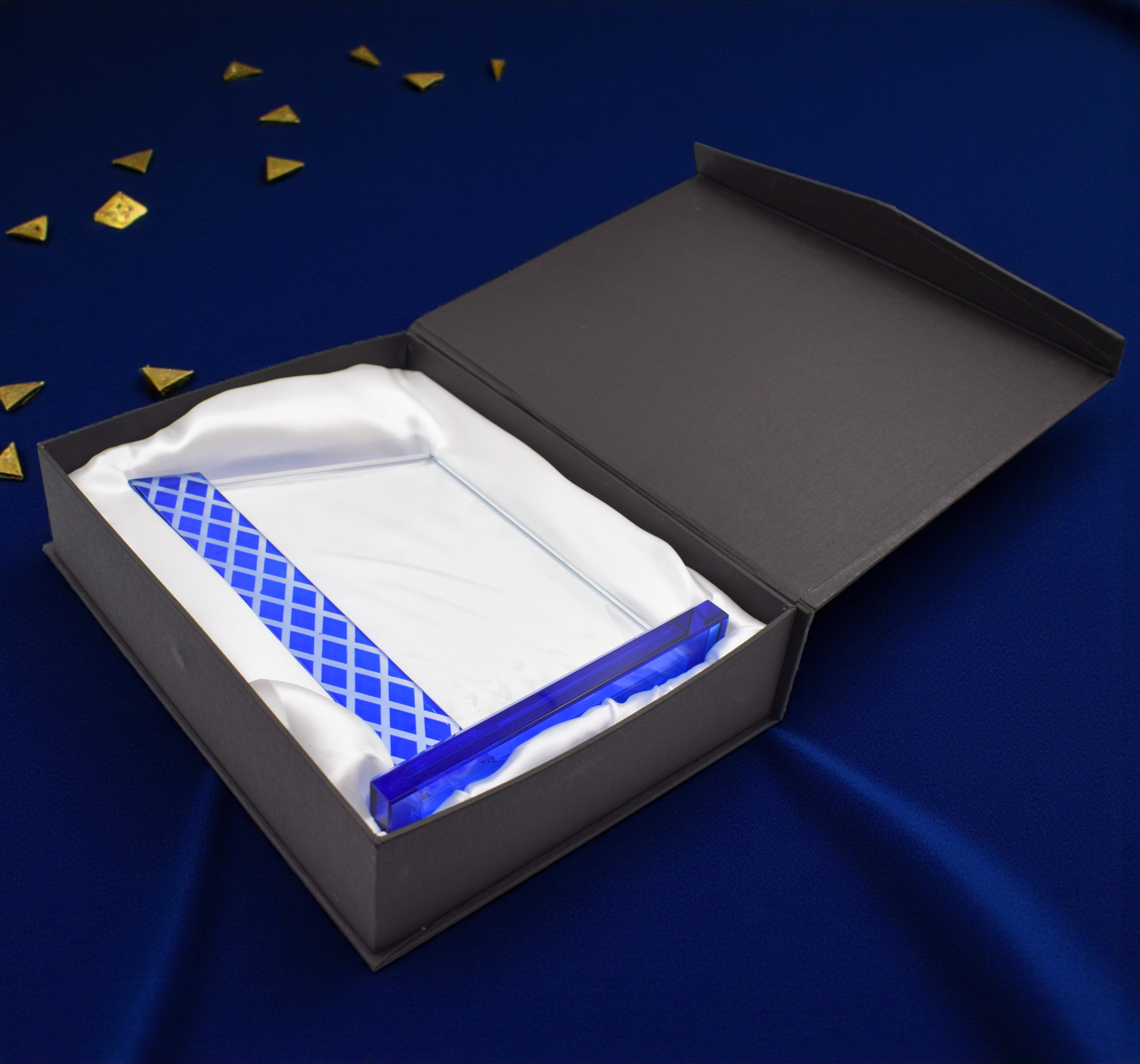 CRYSTAL AWARD WITH BLUE BASE & DIAMOND PATTERN ( 2126 )