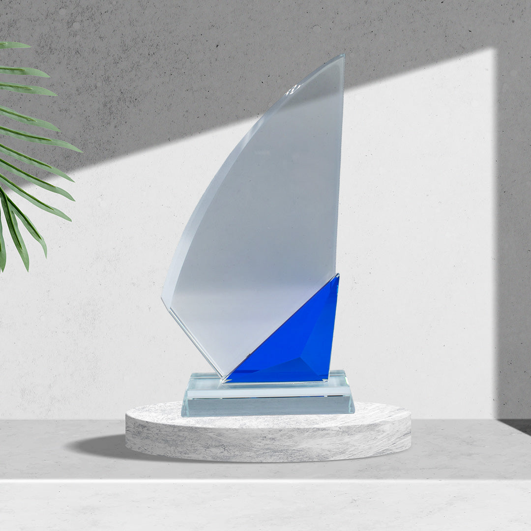 SKYWARD SAIL SHAPE CRYSTAL  AWARD (YK 84)