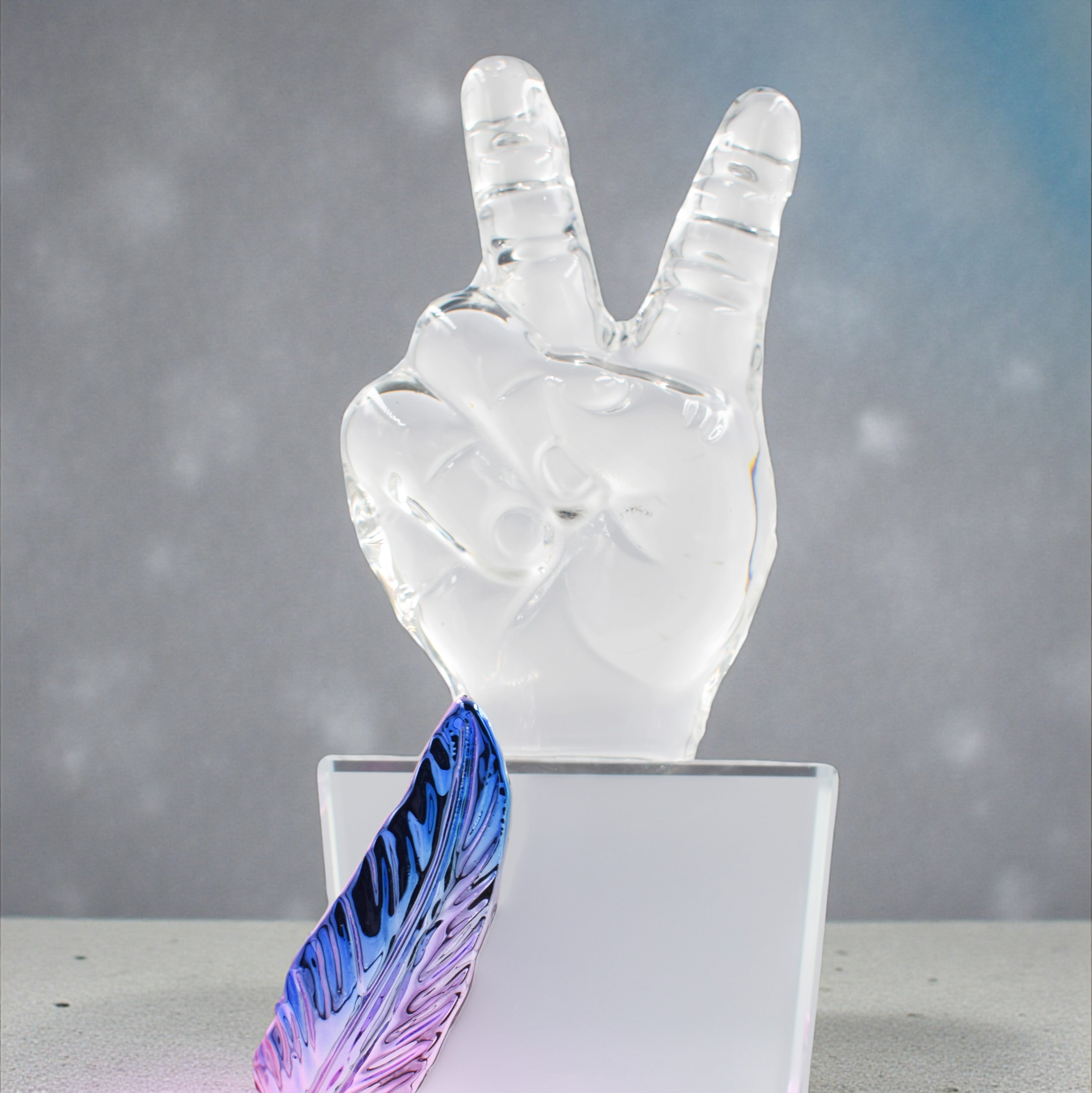 ELEGANT  HAND-SHAPED CRYSTAL DECORATIVE PIECE WITH PEACE SIGN B-3 HK 78-A