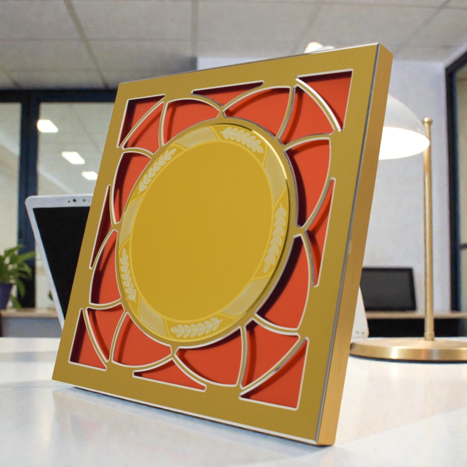 ELEGANT ROUND TROPHY WITH ALUMINIUM  CUT OUT SQUIRE FRAME WITH WOODEN BOX  H-4