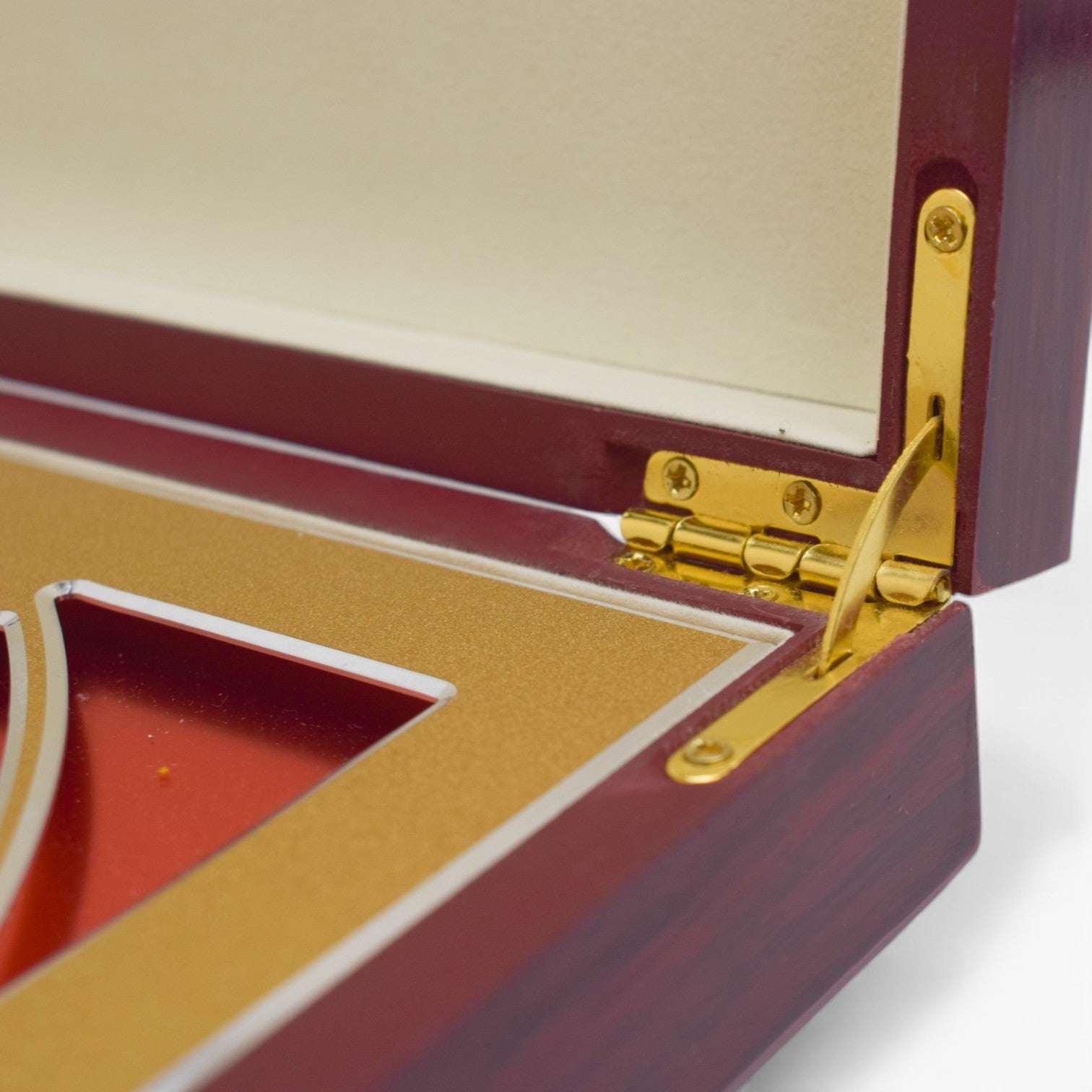 ELEGANT ROUND TROPHY WITH ALUMINIUM  CUT OUT SQUIRE FRAME WITH WOODEN BOX  H-4