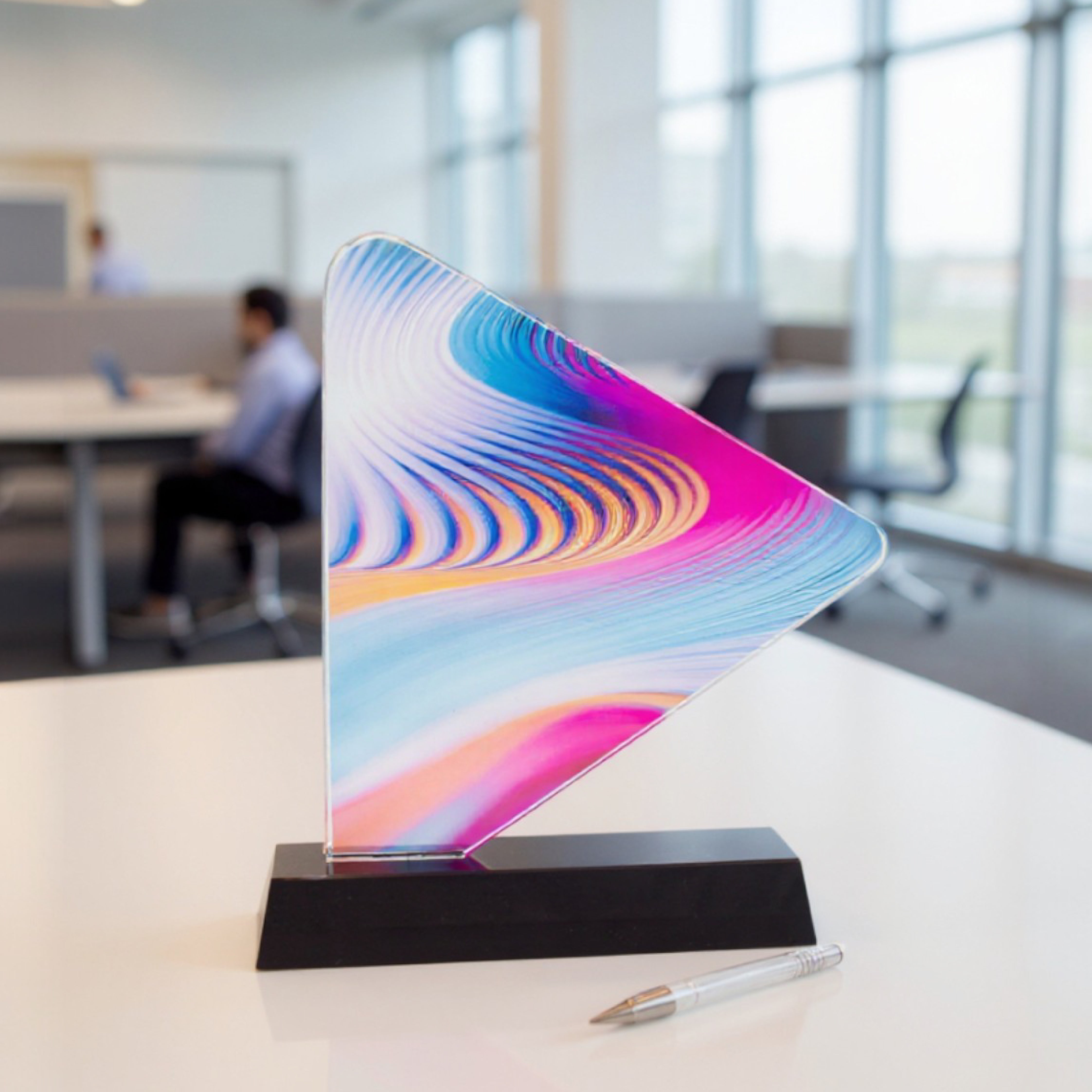 TRIANGULAR SHAPED CRYSTAL TROPHY AWARD-LS24074