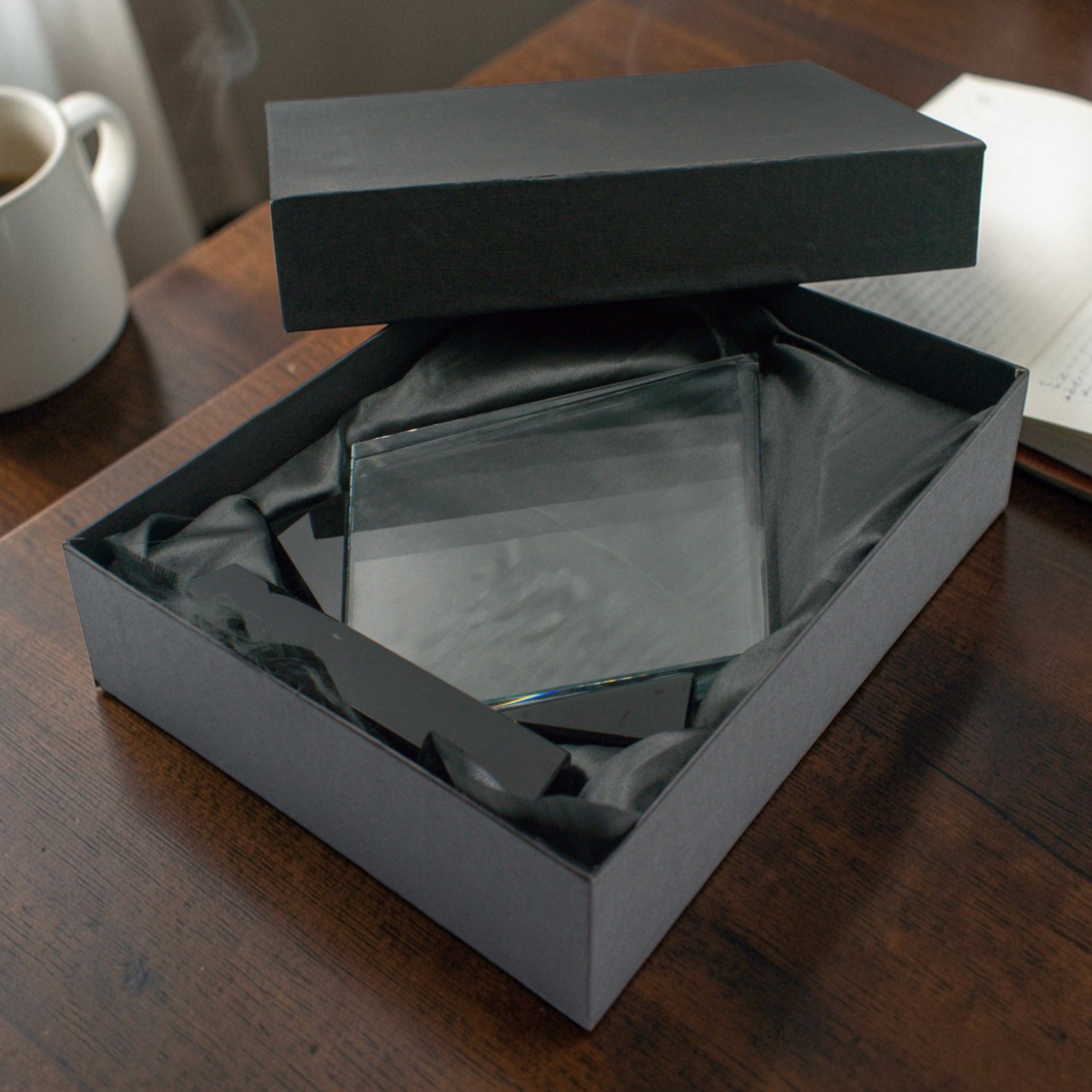 DIAMOND SHAPE WITH A BLACK BASE FOR STABILITY CRYSTAL AWARD ( LCC11 )