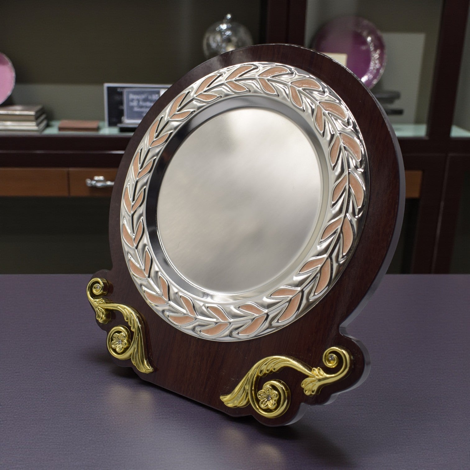 WOODEN TROPHY AWARD LEAF PATTERN ROUND PLATE  GOLD,SILVER WITH WOODEN BOX ( H-1 )