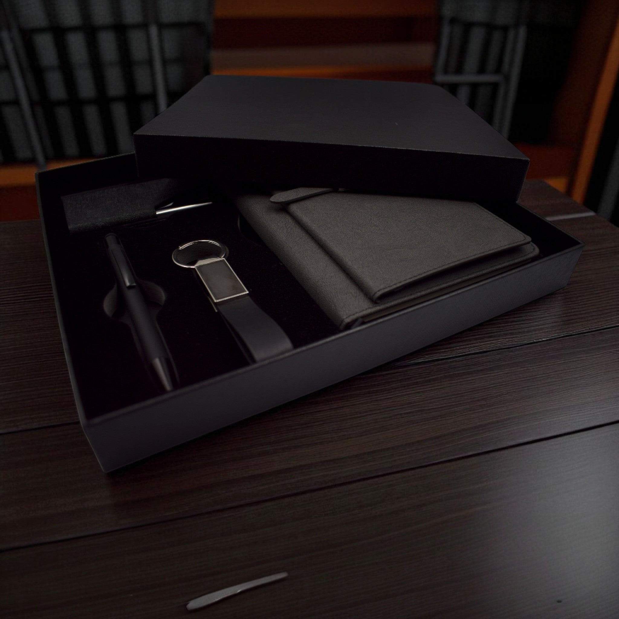 PROMOTIONAL GIFT SET – A5 MAGNETIC NOTEBOOK WITH PREMIUM METAL PEN & LEATHER KEYCHAIN